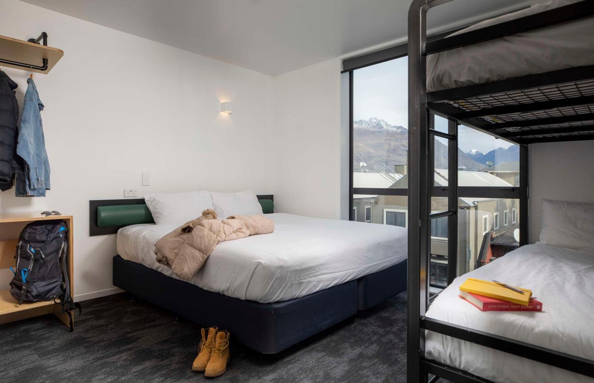 Lylo Квінстаун Екстер'єр фото A room at the Queenstown YHA